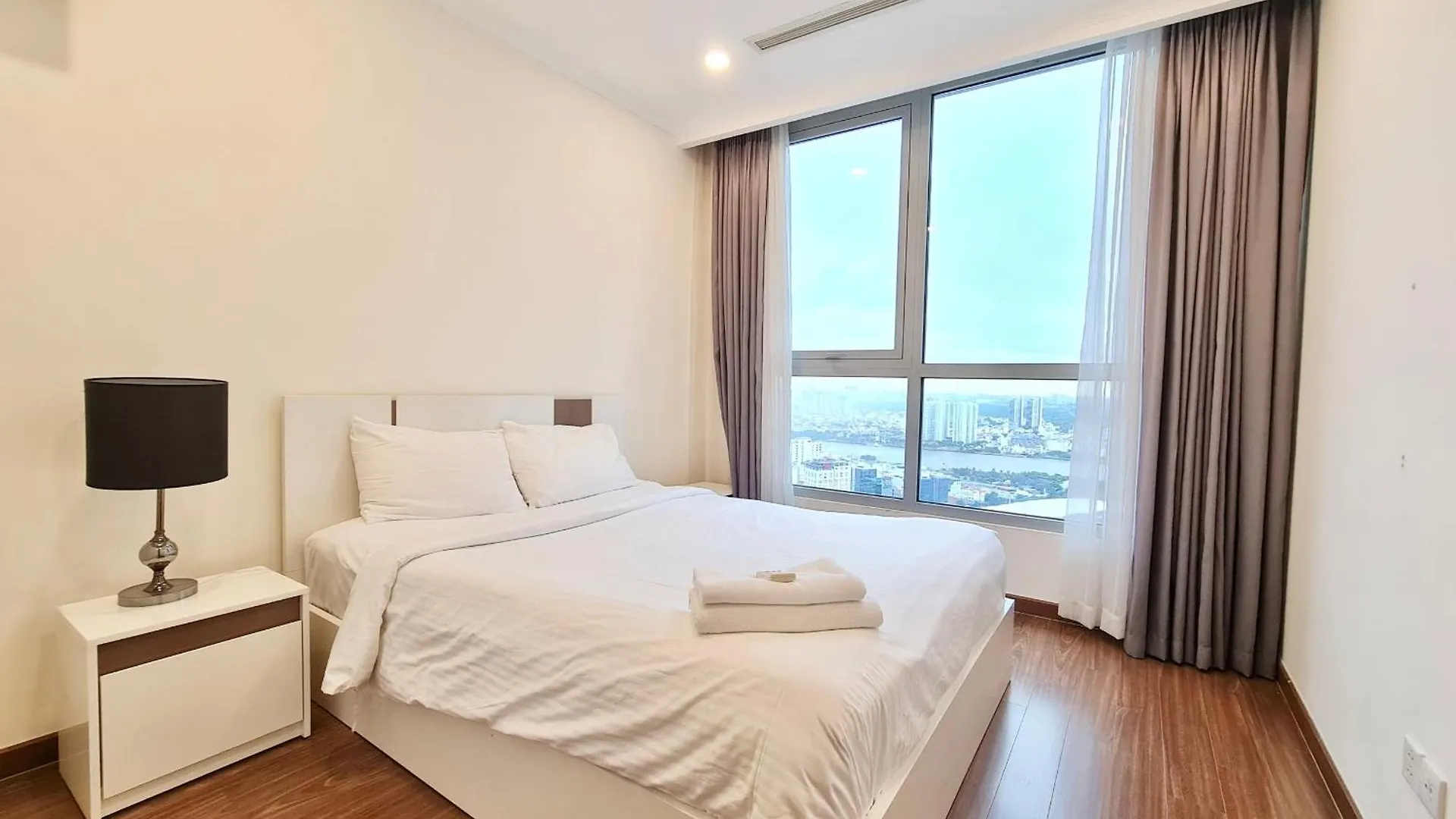2 Bed Room At Landmark Plus - Vinhomes Ho Chi Minh City 0*,