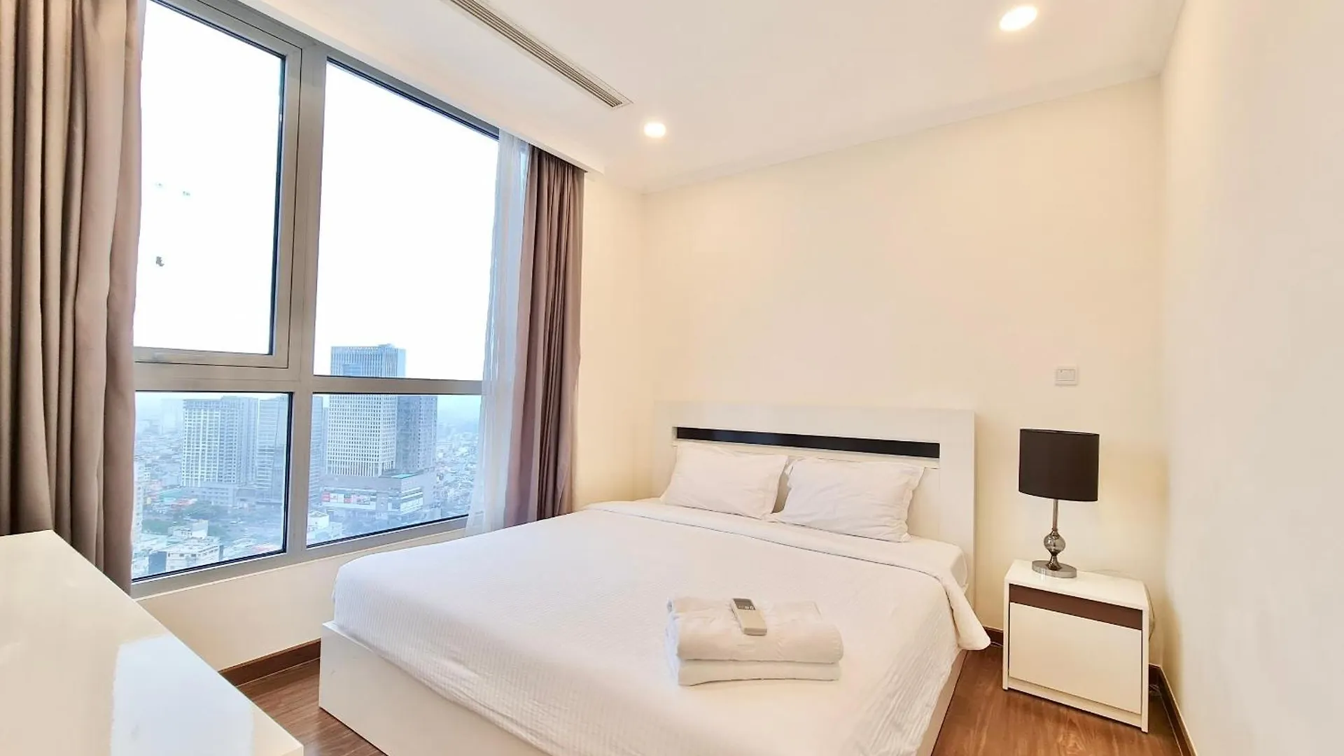 2 Bed Room At Landmark Plus - Vinhomes Ho Chi Minh City Apartment