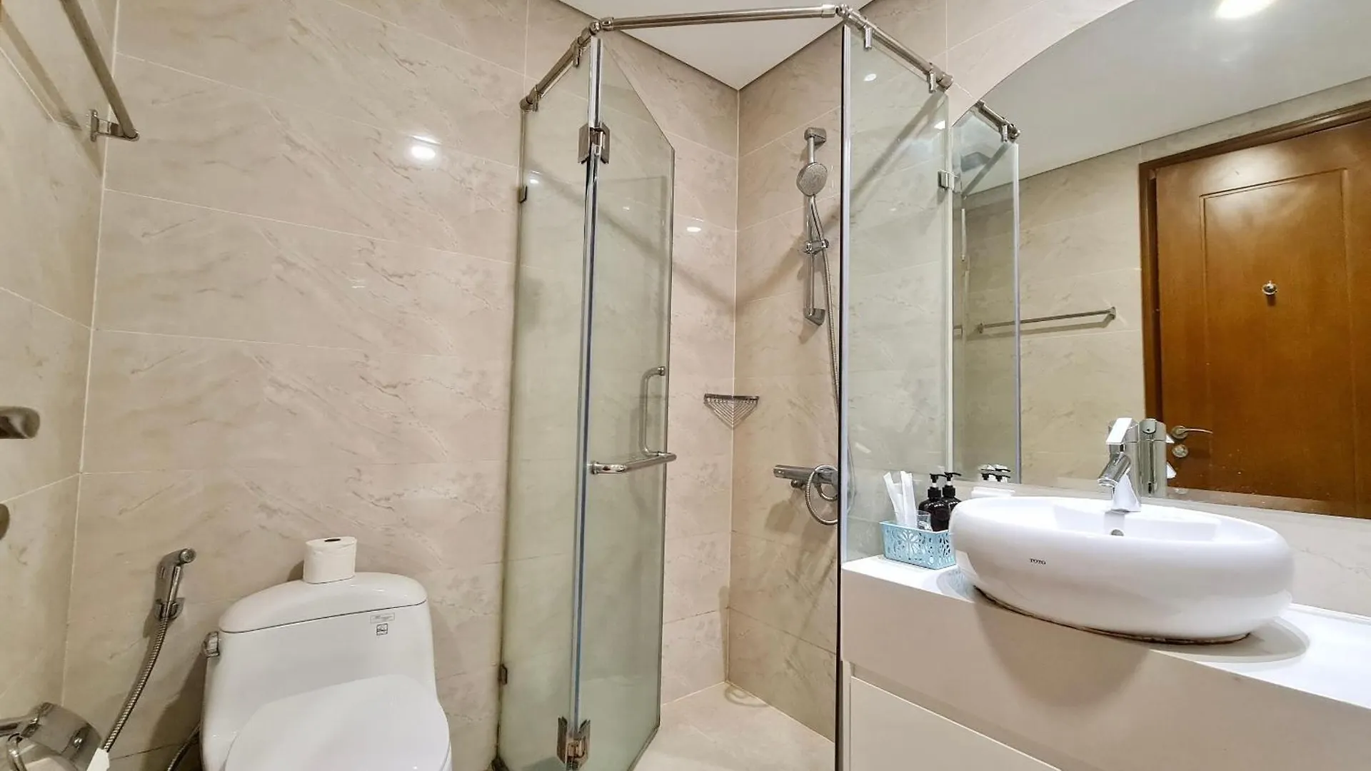 2 Bed Room At Landmark Plus - Vinhomes Ho Chi Minh City 0*,  Vietnam