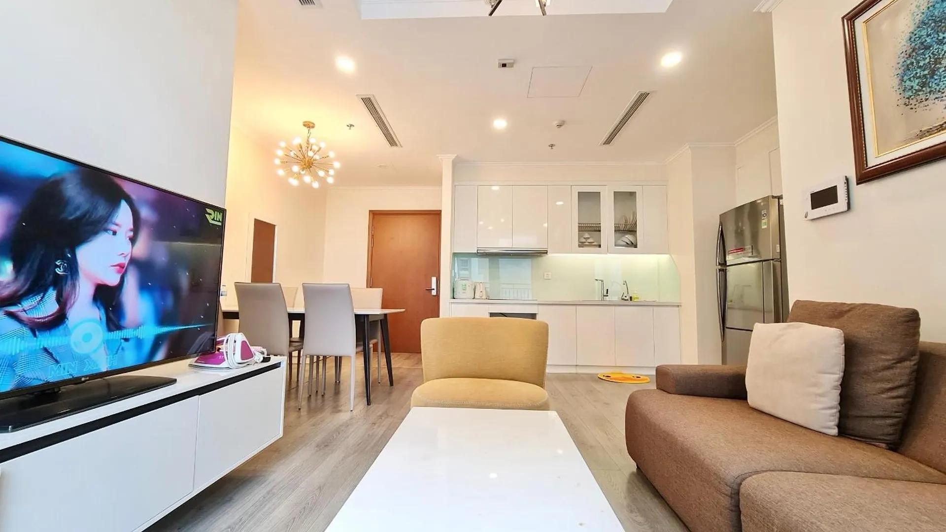 Apartment 2 Bed Room At Landmark Plus - Vinhomes Ho Chi Minh City