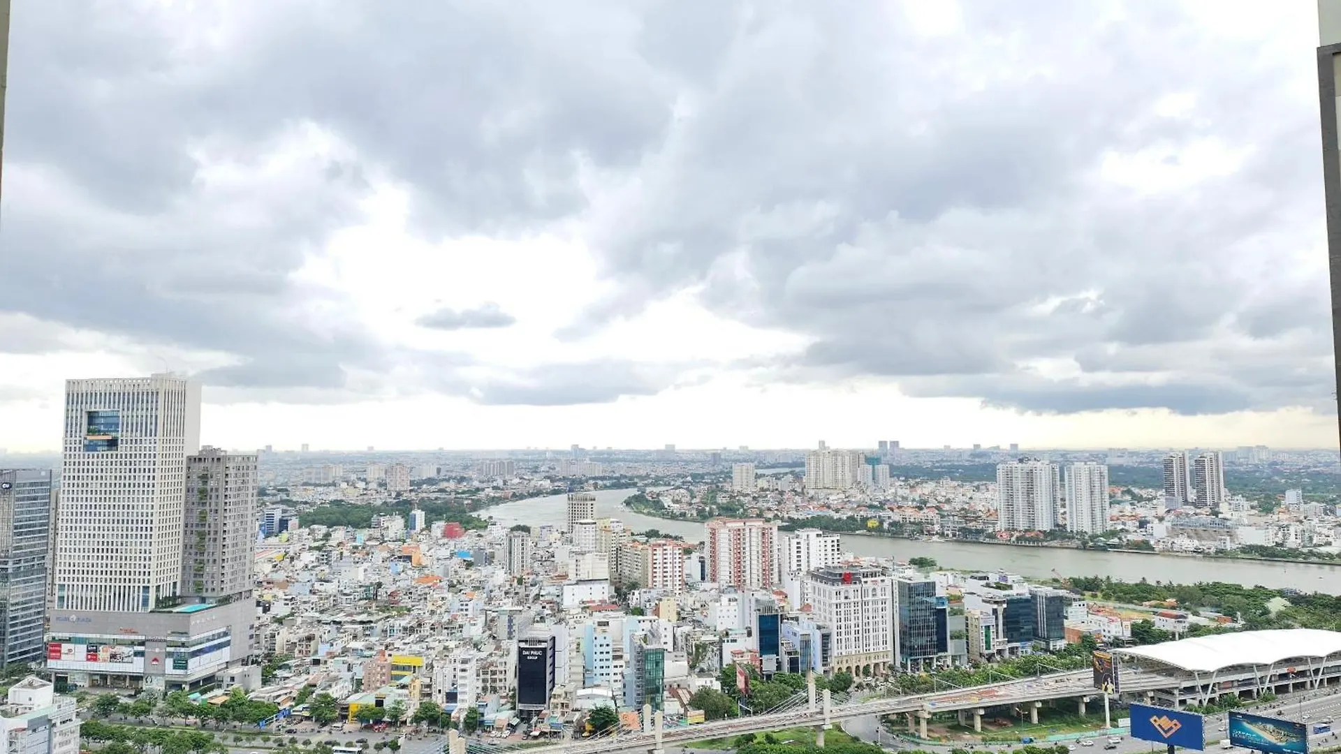 2 Bed Room At Landmark Plus - Vinhomes Ho Chi Minh City Apartment